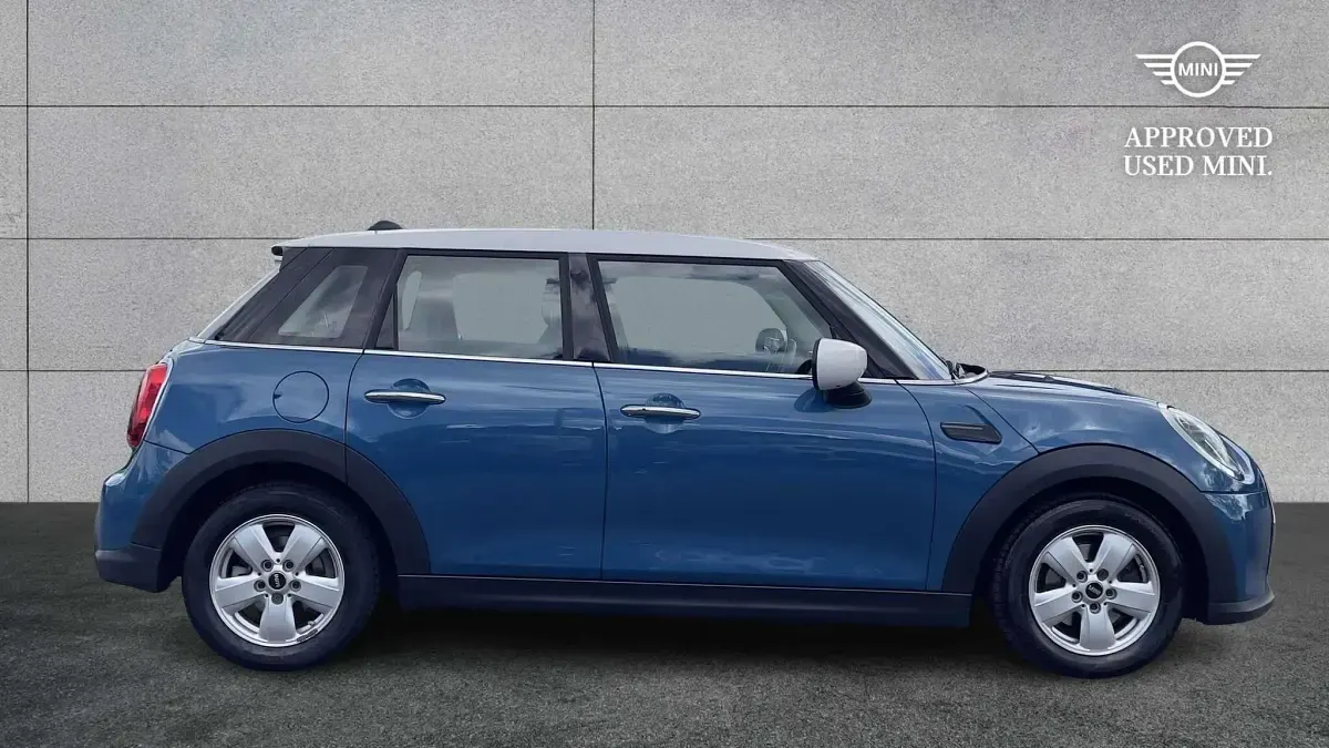 Used Mini Cooper Classic 134 HP (98 kW) 2023 Blue Hatchback