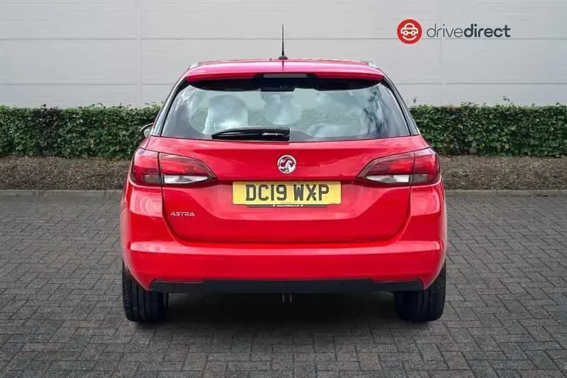 Used Vauxhall Astra SRi 150 HP (110 kW) 2019 Red Estate
