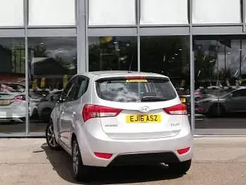 Used Hyundai ix20 SE 90 HP (66 kW) 2016 Silver Hatchback