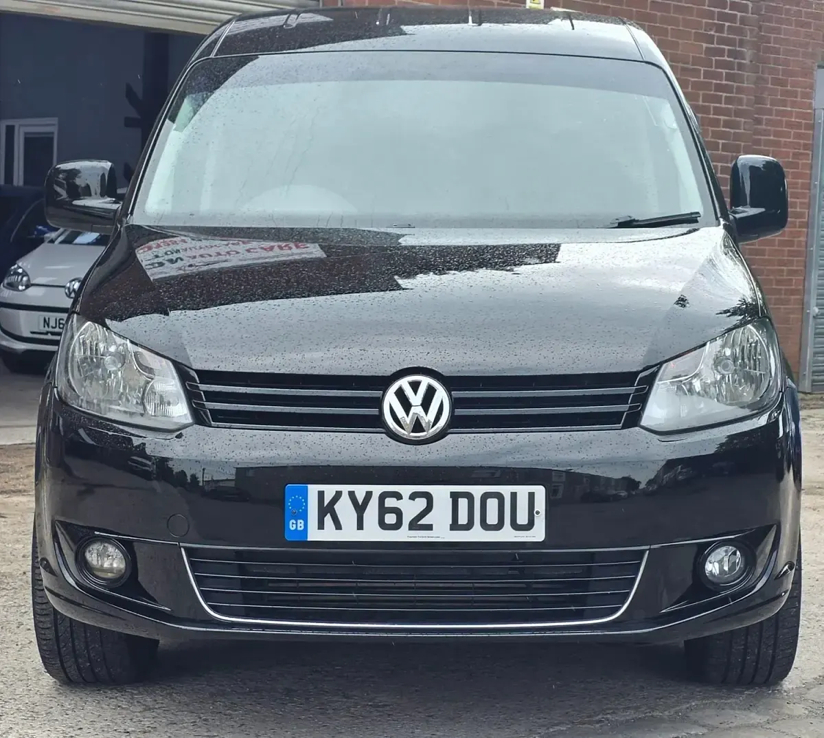 Used VW Caddy 102 HP (75 kW) 2012 Black MPV