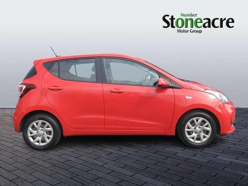 Used Hyundai i10 SE 87 HP (63 kW) 2019 Red Hatchback