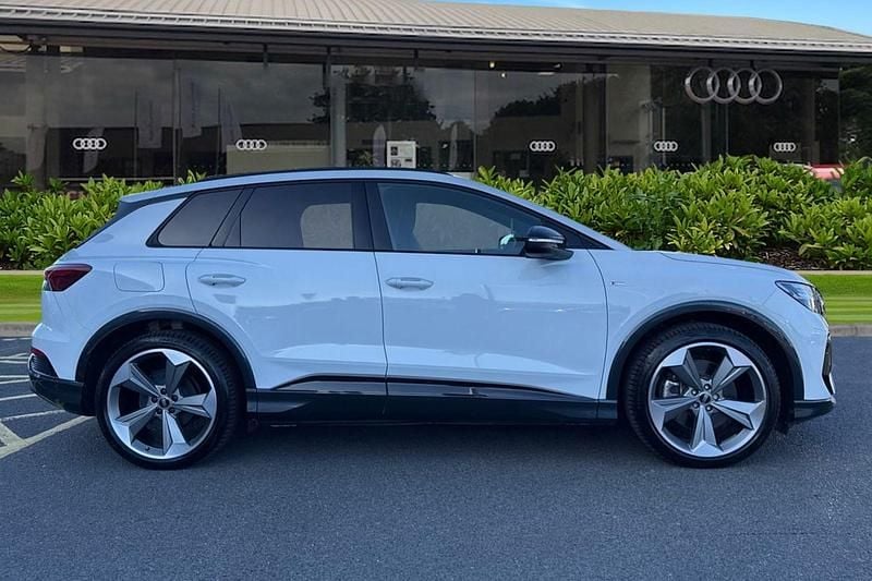 Used Audi Q4 e-tron Black Edition 210 kW (286 HP) 2025 White SUV