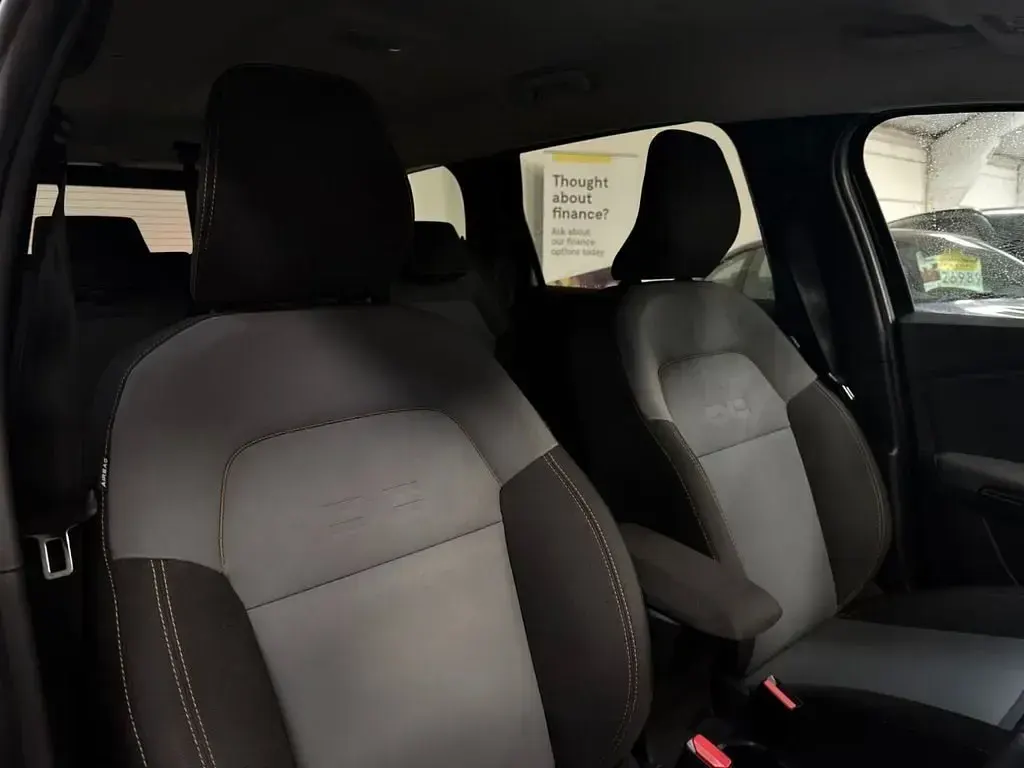 Używany Dacia Jogger Extreme 140 KM (102 kW) 2024 Czarny Minivan