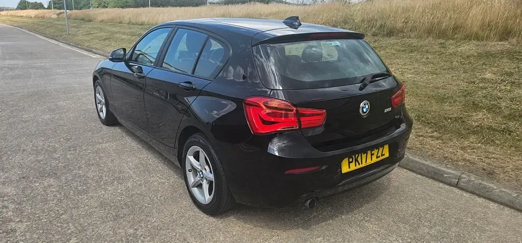 Used BMW 118 Comfort Edition 2017 Metallic black Hatchback