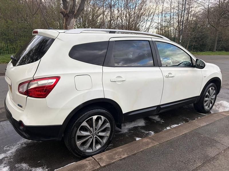 Used Nissan Qashqai +2 Tekna 130 HP (95 kW) 2012 White SUV