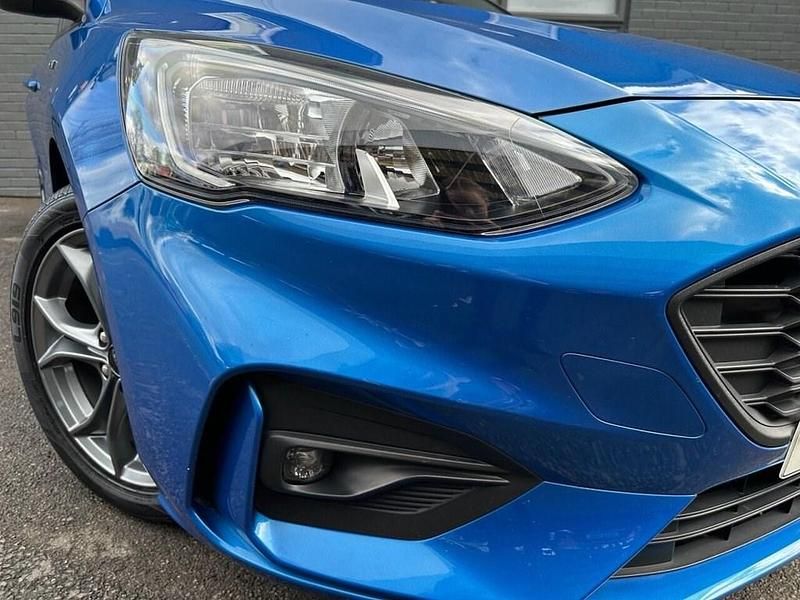 Begagnad Ford Focus ST-Line 125 HK (91 kW) 2020 Blå Halvkombi