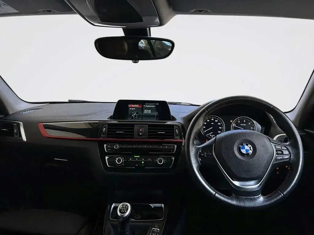 Second-hand BMW 118 Sport Line 150 CP (110 kW) 2018 Argintiu Hatchback