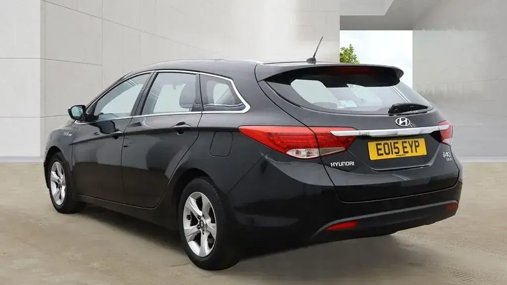 Used Hyundai i40 Active 115 HP (84 kW) 2015 Black Estate
