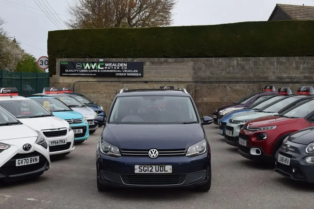 Begagnad VW Touran SE 105 HK (77 kW) 2012 Blå Minibuss