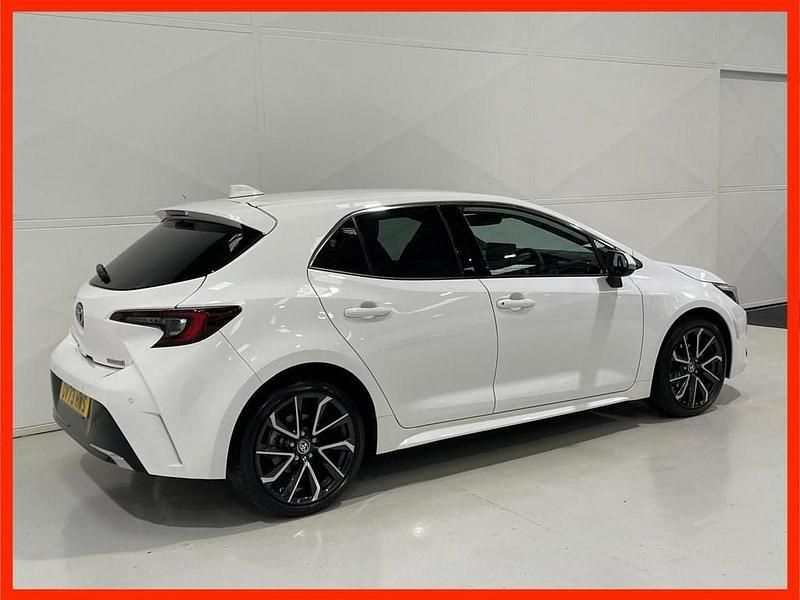 Used Toyota Corolla 140 HP (102 kW) 2023 White Hatchback