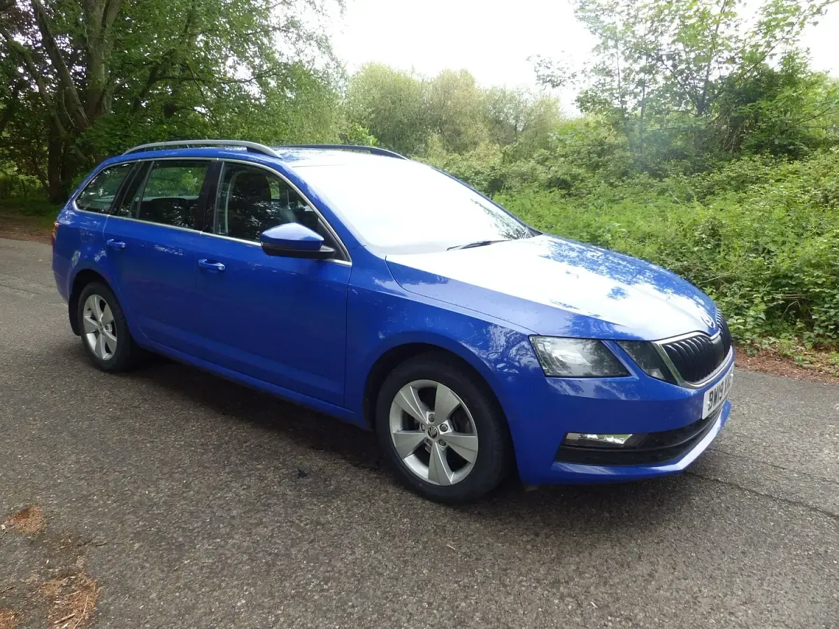 Used Skoda Octavia SE Technology 115 HP (84 kW) 2019 Blue Estate