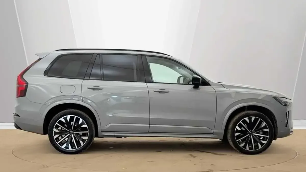 Usado Volvo XC90 Ultra 247 HP (181 kW) 2025 Cinzento SUV