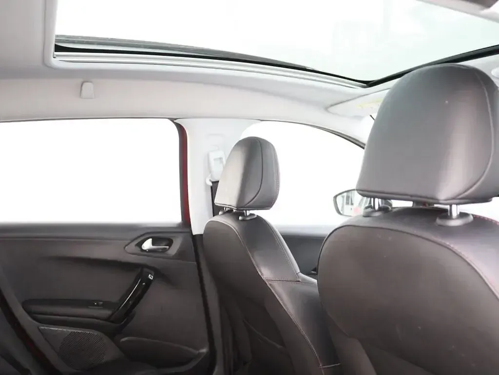 Second-hand Peugeot 2008 GT-line 100 CP (73 kW) 2019 Roșu SUV