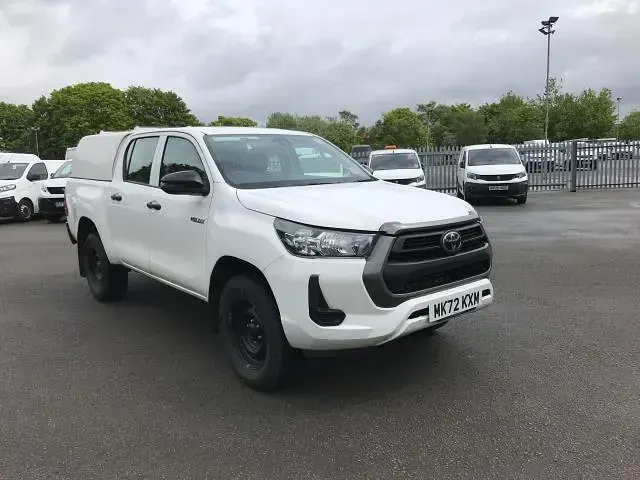 Used Toyota HiLux Active 150 HP (110 kW) 2022 White Pickup