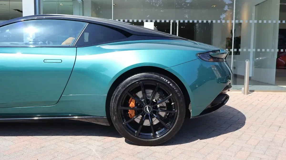 Used Aston Martin DB11 503 HP (369 kW) 2023 Green Coupe