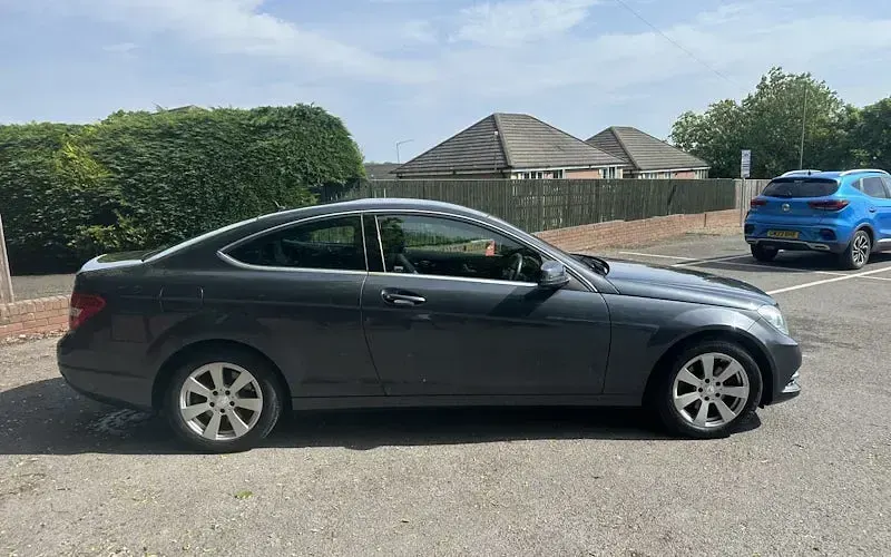 Używany Mercedes C220 Executive 170 KM (125 kW) 2012 Szary Coupe