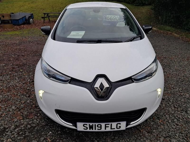 Used Renault Zoe Dynamique 64 kW (88 HP) 2019 White Hatchback