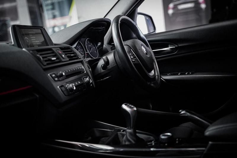 Used BMW 118 Sport Line 2013 Red Hatchback