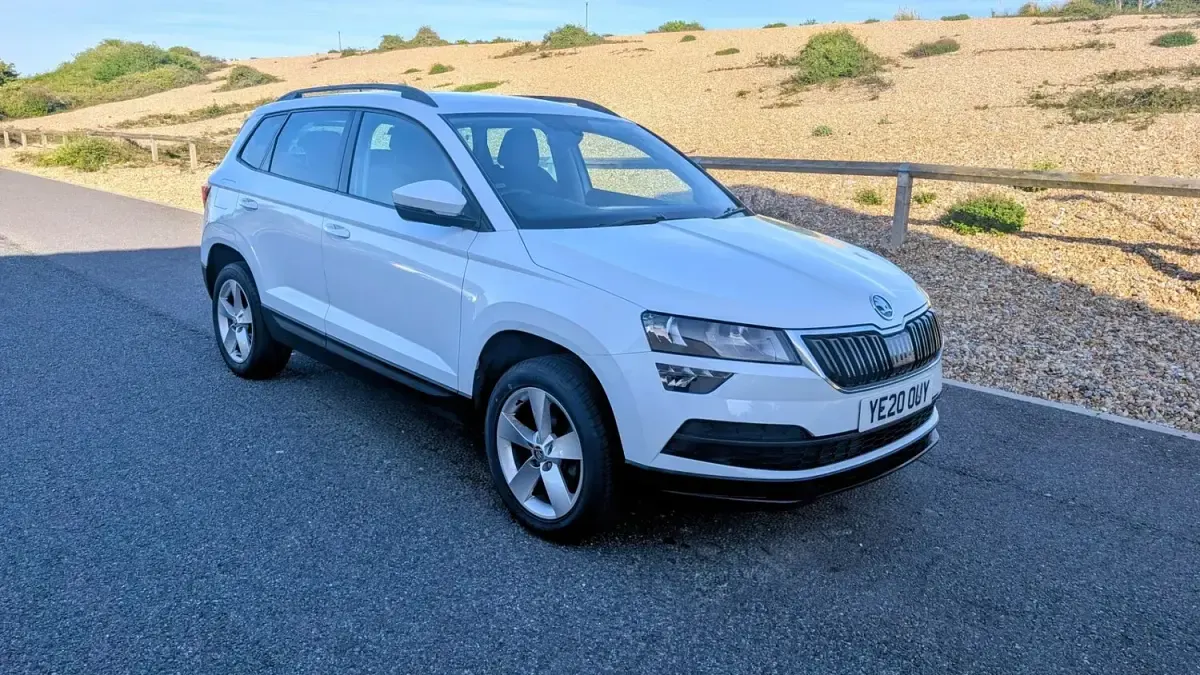 Used Skoda Karoq SE 115 HP (84 kW) 2020 White SUV