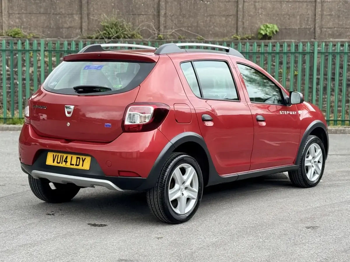 Used Dacia Sandero Stepway Ambiance 90 HP (66 kW) 2014 Red Hatchback