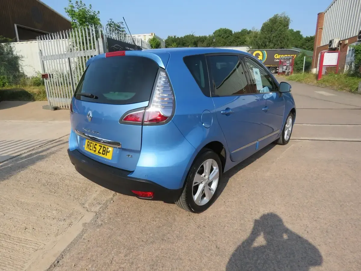 Used Renault Scénic Dynamique 2015 Blue MPV