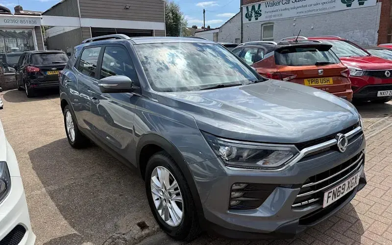 Usado SsangYong Korando 136 CV (100 kW) 2019 Gris Familiar
