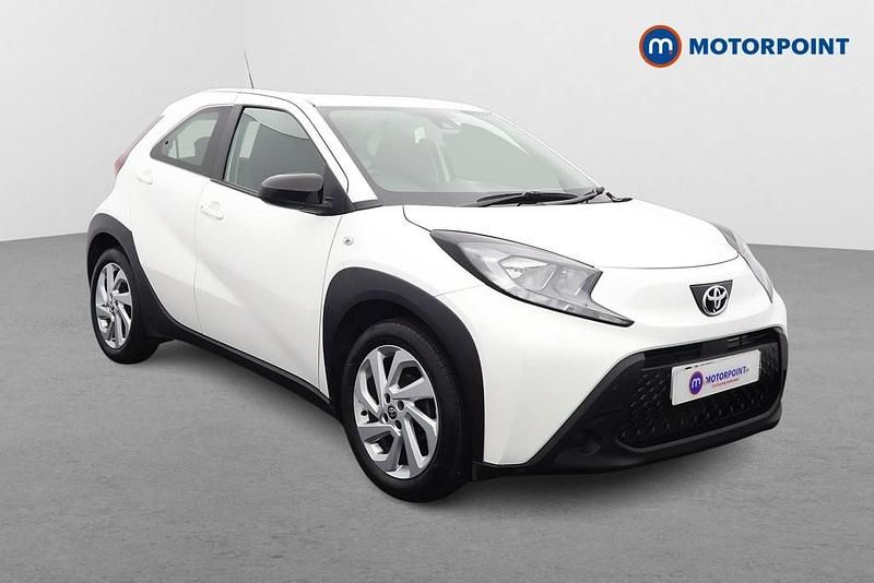 White Used 2023 Toyota Aygo X PURE SUV | £10,899 (Fair price) - Image 1/4