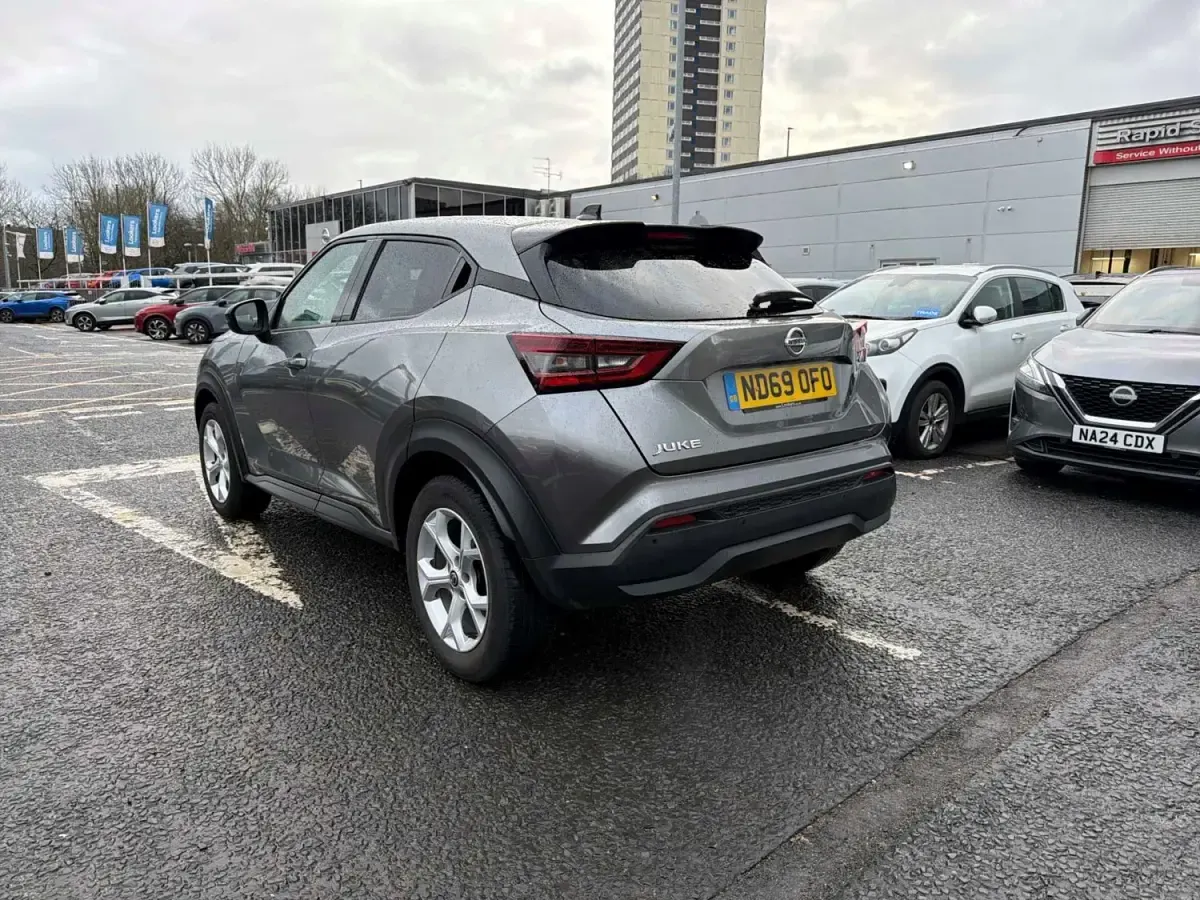 Usado Nissan Juke N-Connecta 2019 Cinzento SUV