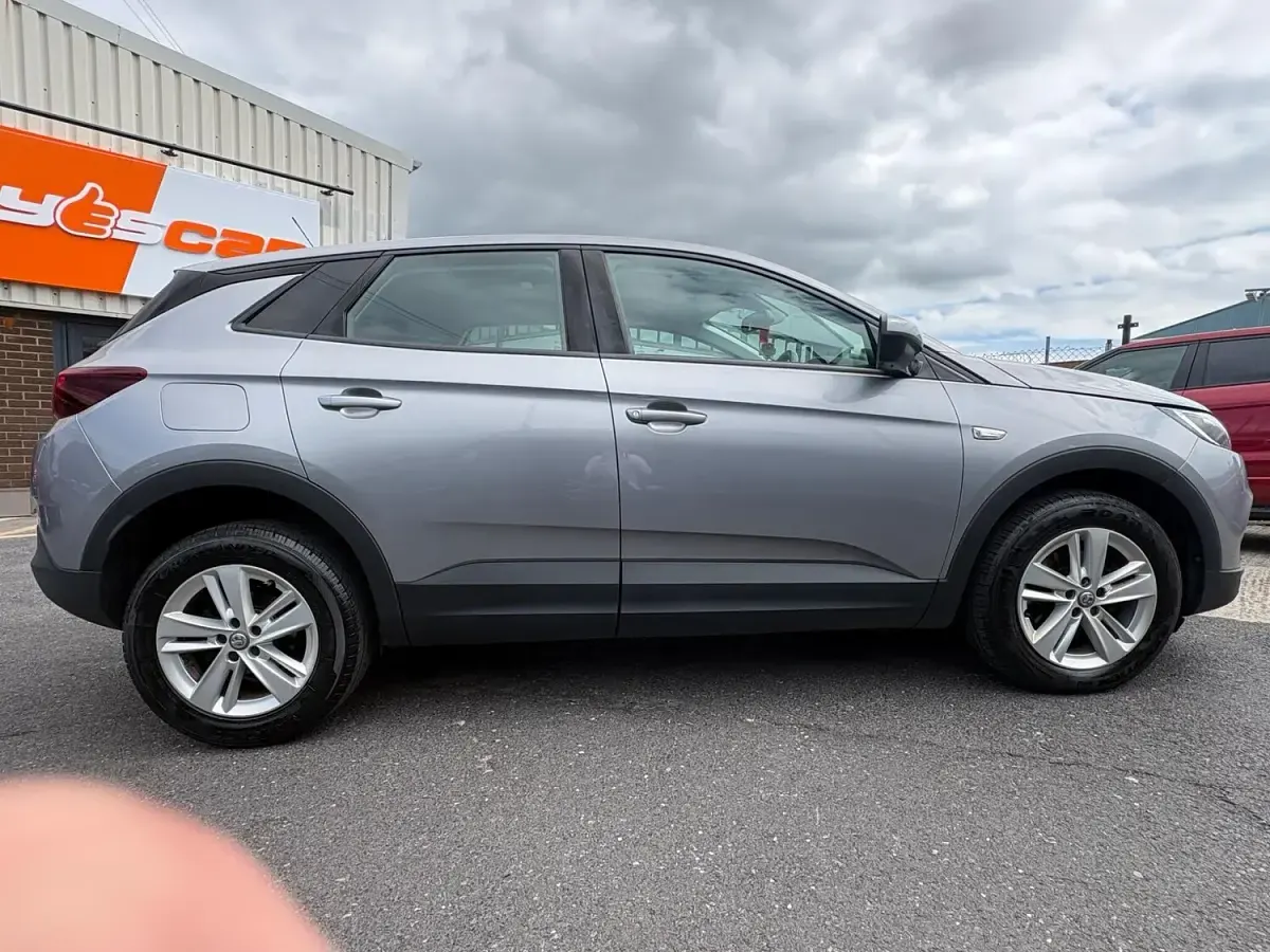 Used Vauxhall Grandland X S 130 HP (95 kW) 2019 Grey SUV