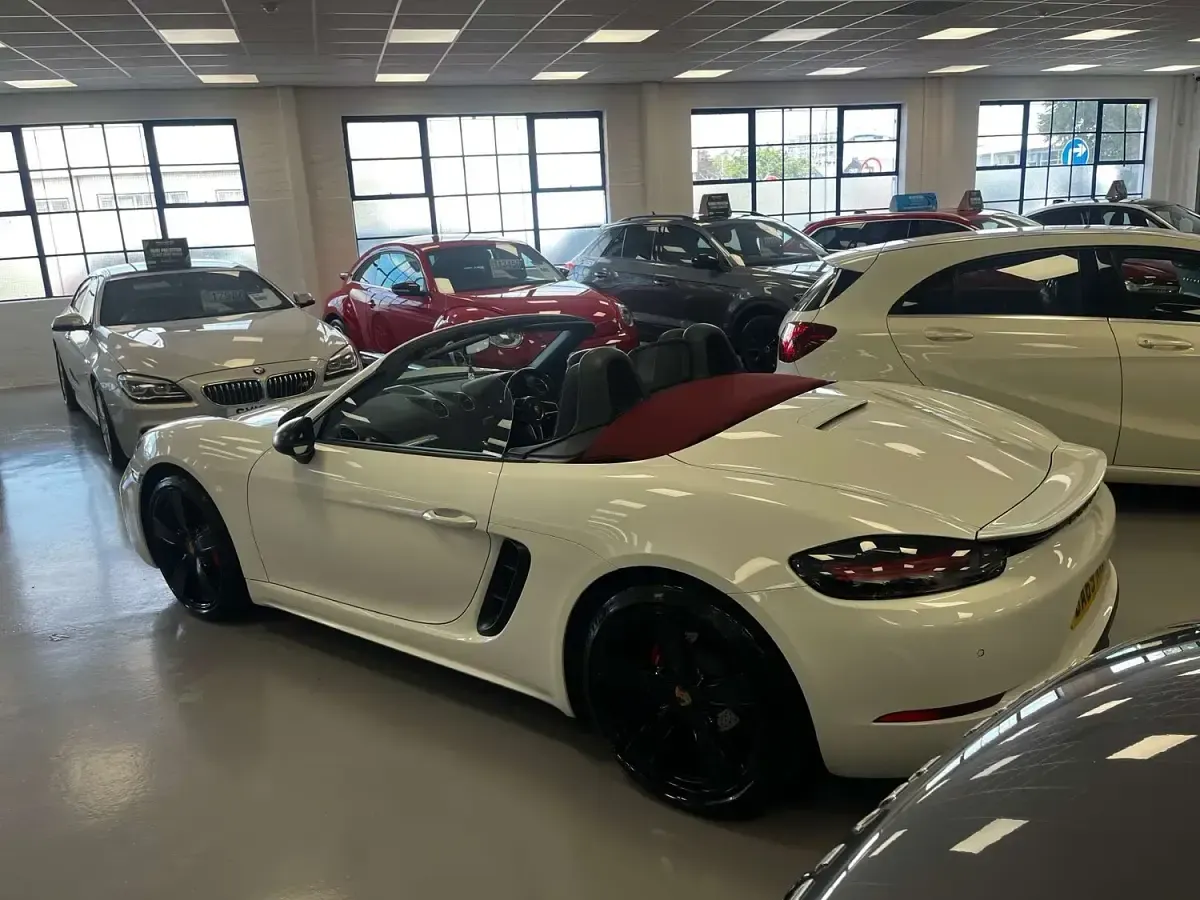 Used Porsche 718 Boxster 300 HP (220 kW) 2019 White Cabriolet