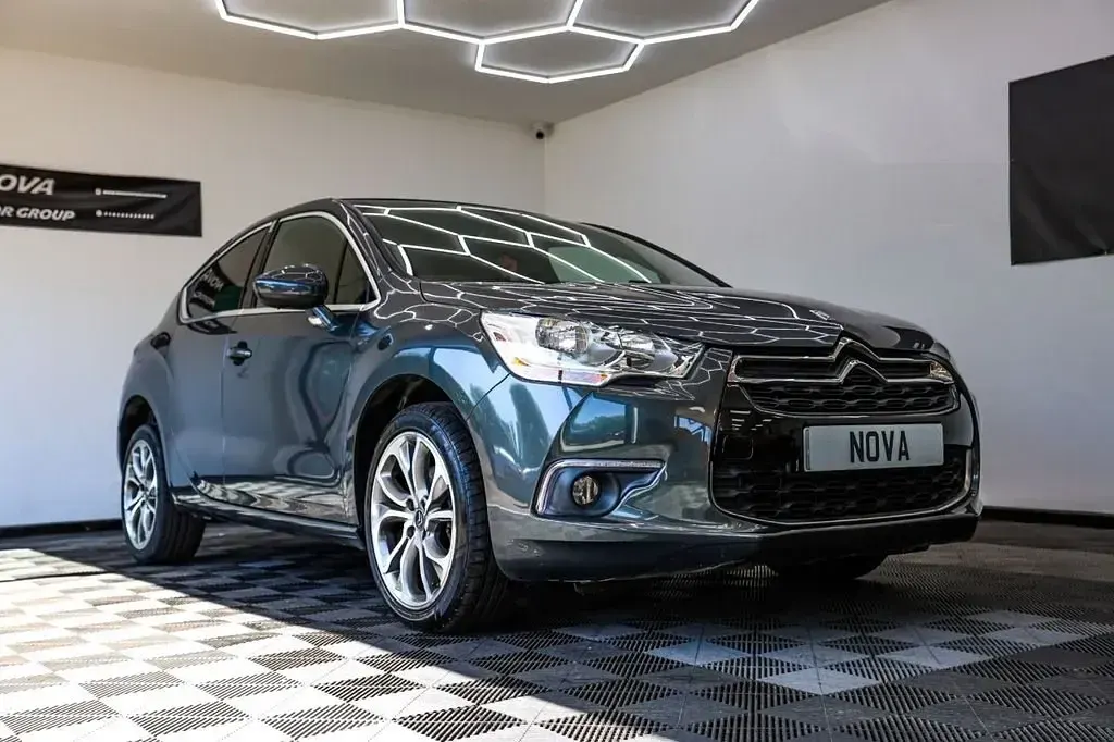 Usado Citroën DS4 160 HP (117 kW) 2014 Cinzento Citadino