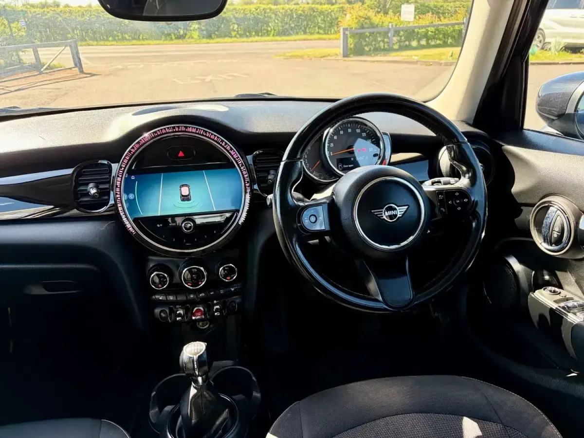 Usado Mini Cooper Classic 2022 Negro Utilitario