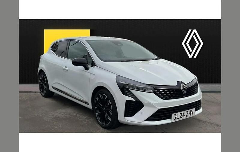 Used Renault Clio V Techno 145 HP (106 kW) 2024 White Hatchback