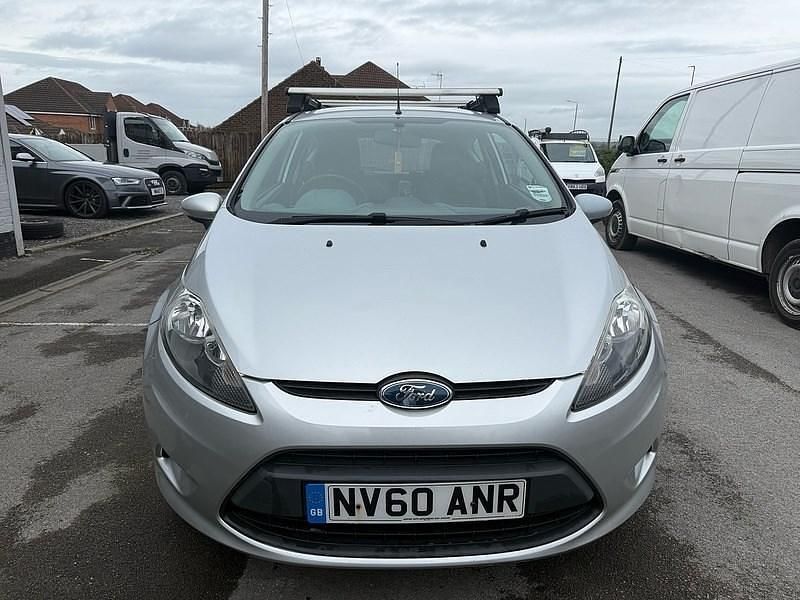 Second-hand Ford Fiesta 82 CP (60 kW) 2010 Argintiu Hatchback