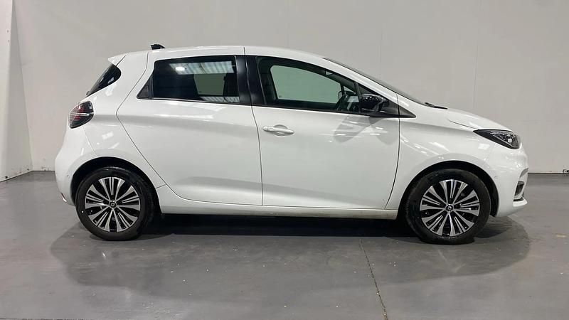 Used Renault Zoe Techno 98 kW (134 HP) 2022 White Hatchback