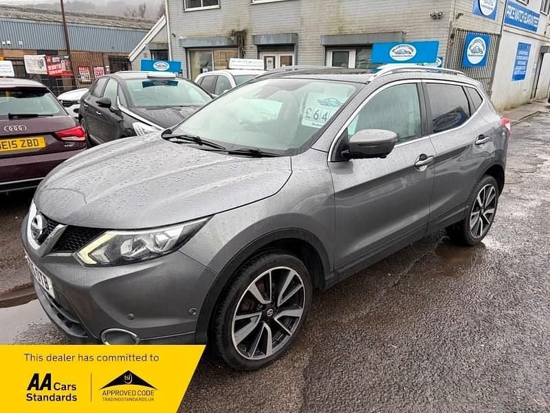 Used Nissan Qashqai Tekna 129 HP (94 kW) 2015 Grey SUV
