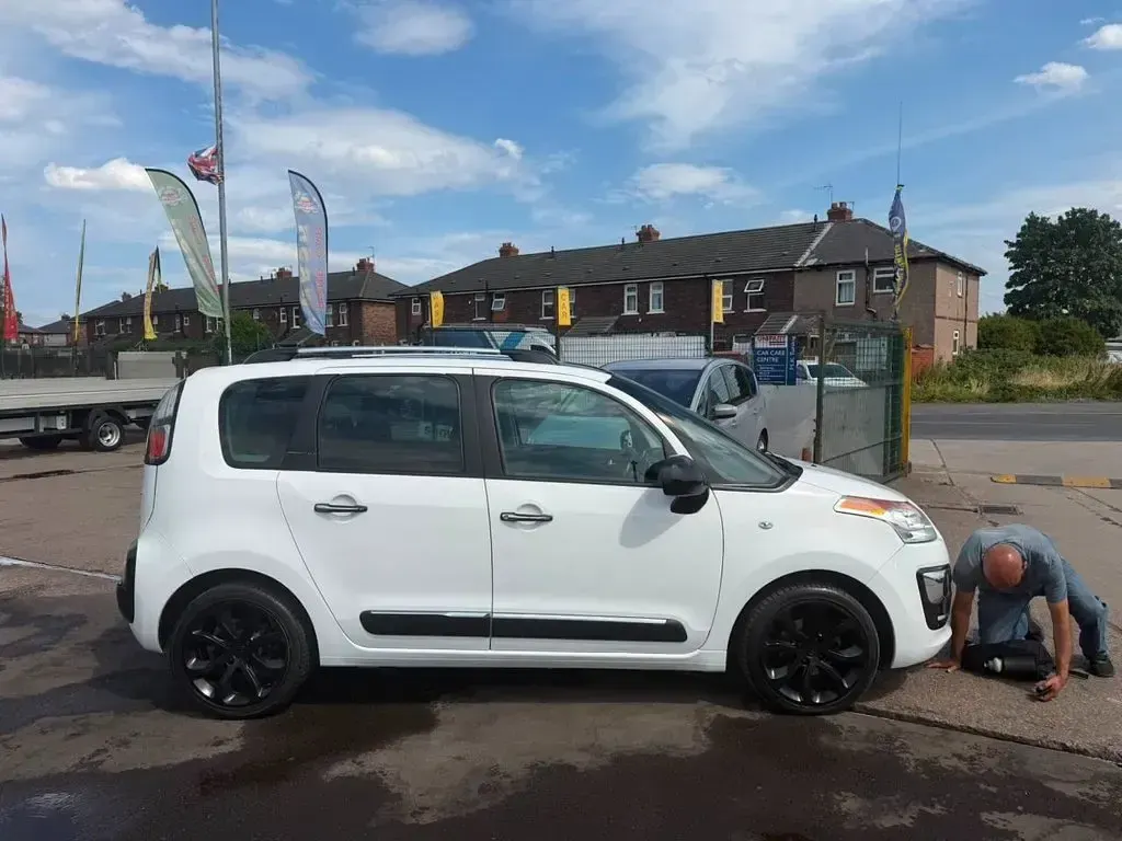 Used Citroën C3 Picasso Platinum 100 HP (73 kW) 2016 White MPV