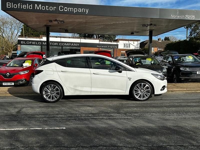 Used Vauxhall Astra Edition 145 HP (106 kW) 2021 White Hatchback