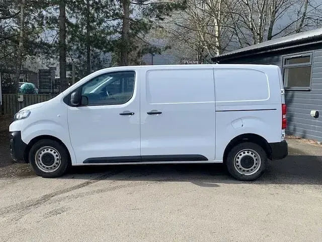 Używany Citroën Dispatch 2023 Biały Minivan