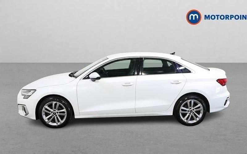 Usado Audi A3 Sport 150 HP (110 kW) 2023 Branco Sedan