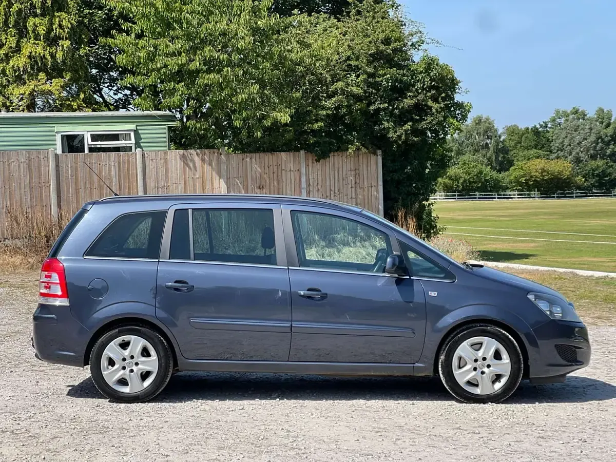 Used Vauxhall Zafira 125 HP (91 kW) 2011 Blue MPV