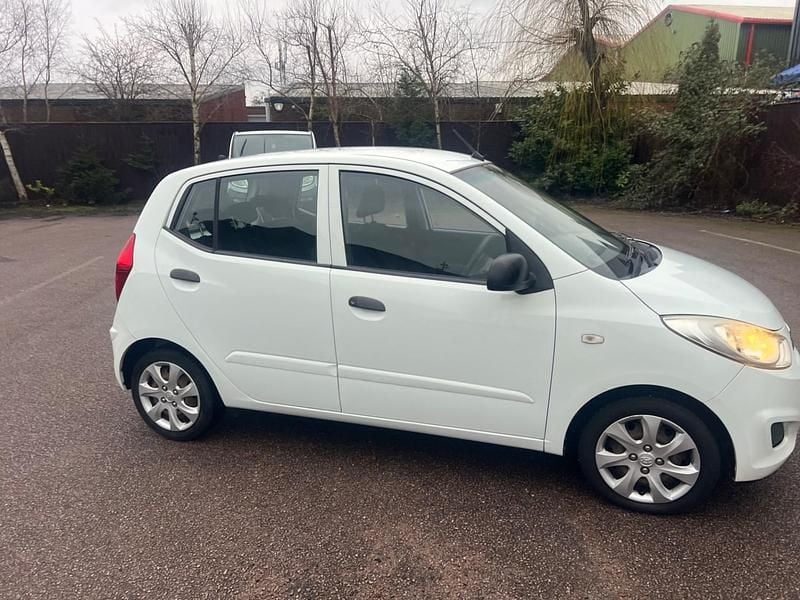 Used Hyundai i10 Classic 86 HP (63 kW) 2011 White Hatchback