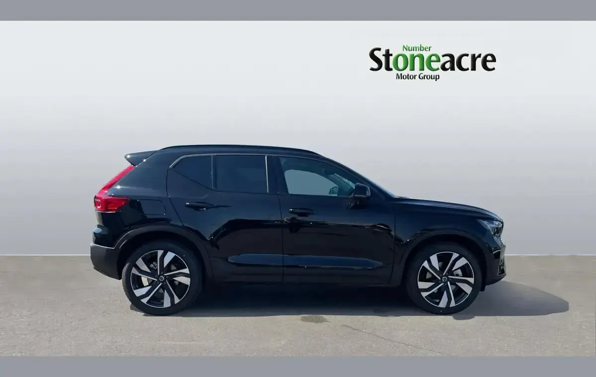 New Volvo XC40 Ultra 161 HP (118 kW) 2026 Black SUV