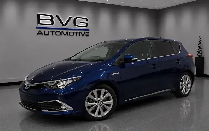 Used Toyota Auris Hybrid 136 HP (100 kW) 2016 Hatchback