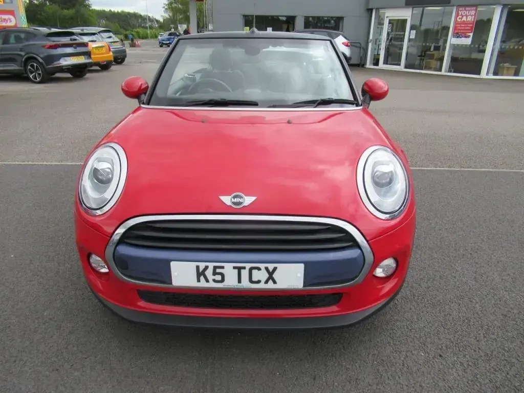 Używany Mini Cooper Cabriolet 2018 Czerwony Kabriolet