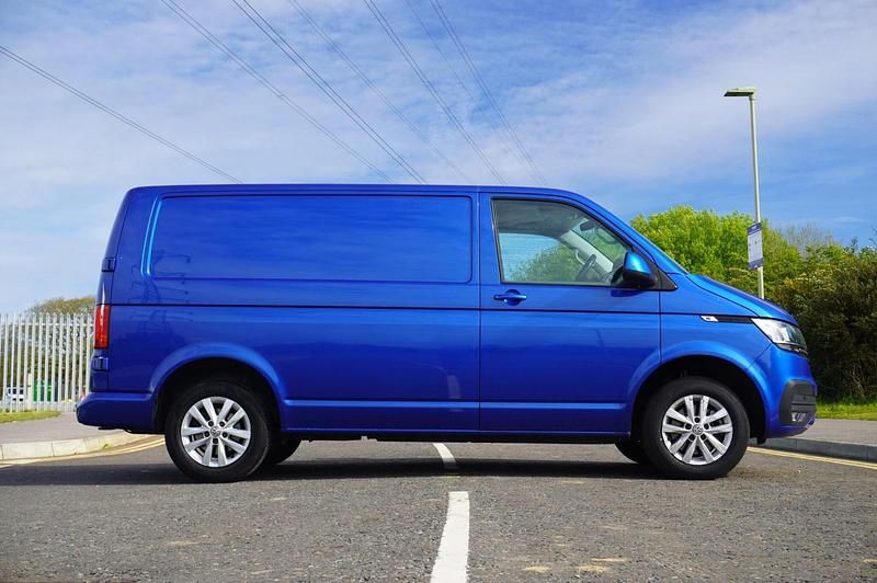 Begagnad VW Transporter Highline 2024 Blå Van