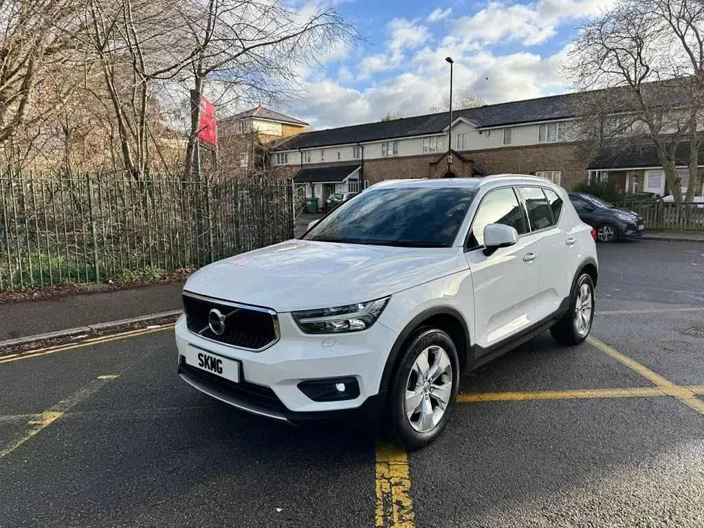 Used Volvo XC40 Momentum 190 HP (139 kW) 2018 White SUV