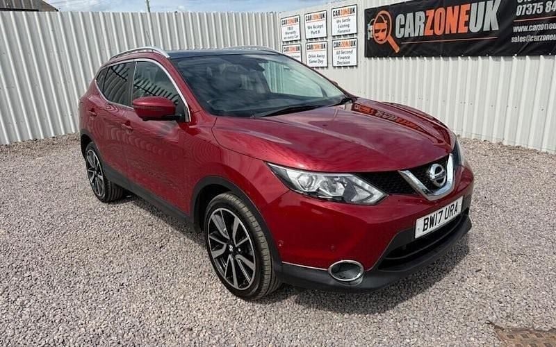 Red Used 2017 Nissan Qashqai Tekna SUV | £9,999 (Good price) - Image 1/4