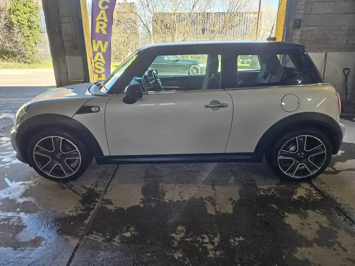 Used Mini Cooper Hatch 122 HP (89 kW) 2011 Silver Hatchback