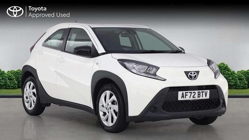 White Used 2022 Toyota Aygo X PURE SUV | £14,667 - Image 1/4